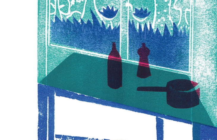 illustration en sérigraphie qui montre une table bleue avec des ustensiles de couleur rouge en face d'une fenêtre de couleur verte