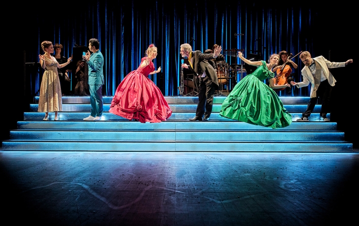 Le casting de cendrillon en train de chanter