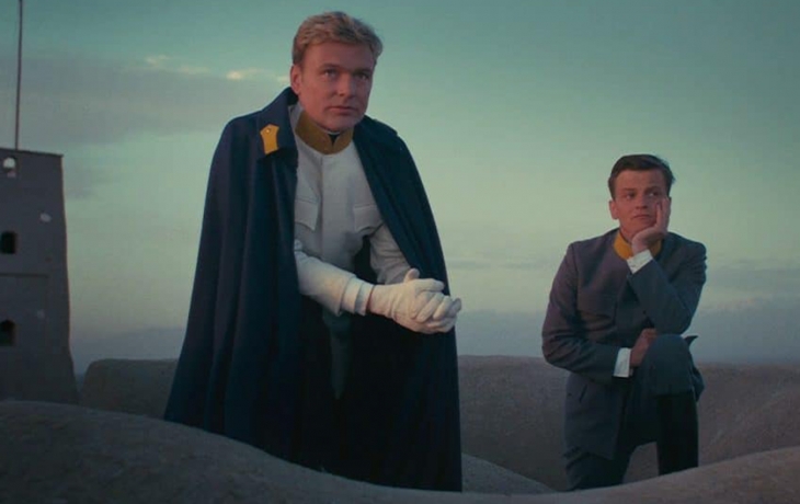 2 hommes en train de réfléchir