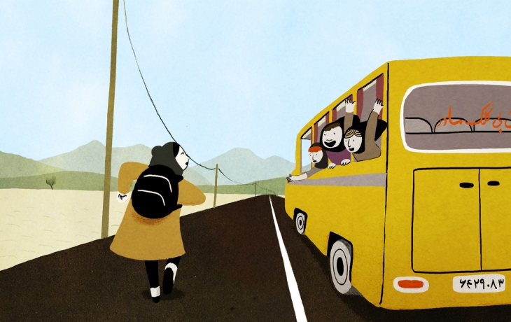 Jeune fille qui court après un bus scolaire