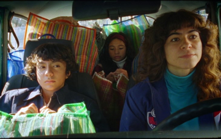 Famille dans une voiture pleine à craquer