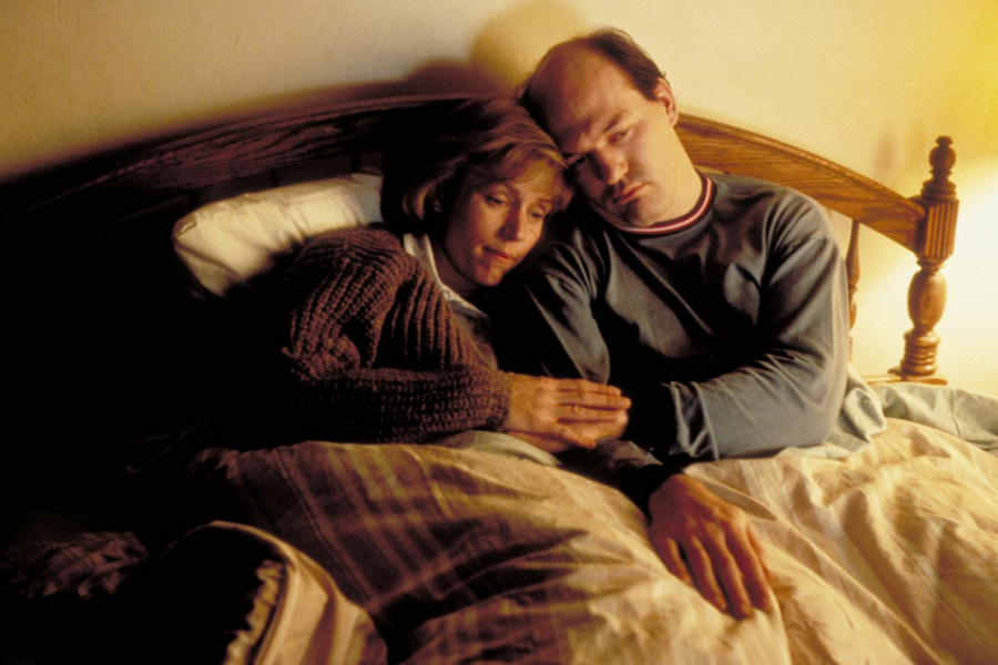 Fargo. Un homme et une femme enlacés dans leur lit