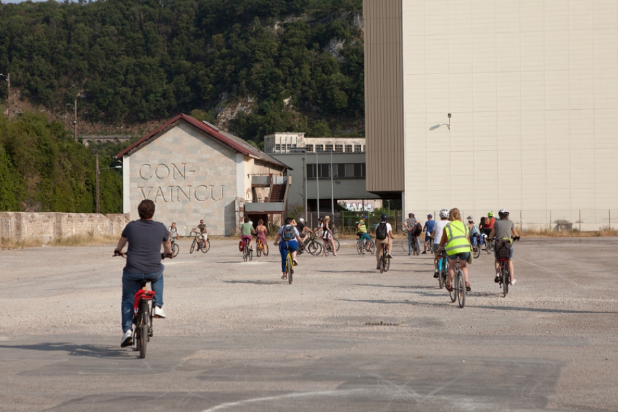 Photo de cyclistes dans les rues de Besançon