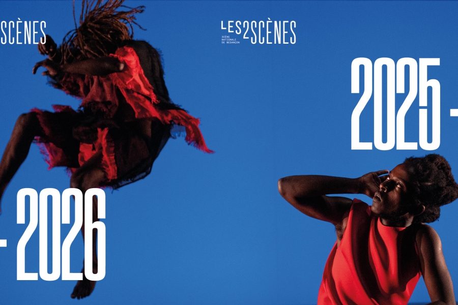 2 danseurs, costumes rouges sur fond bleu