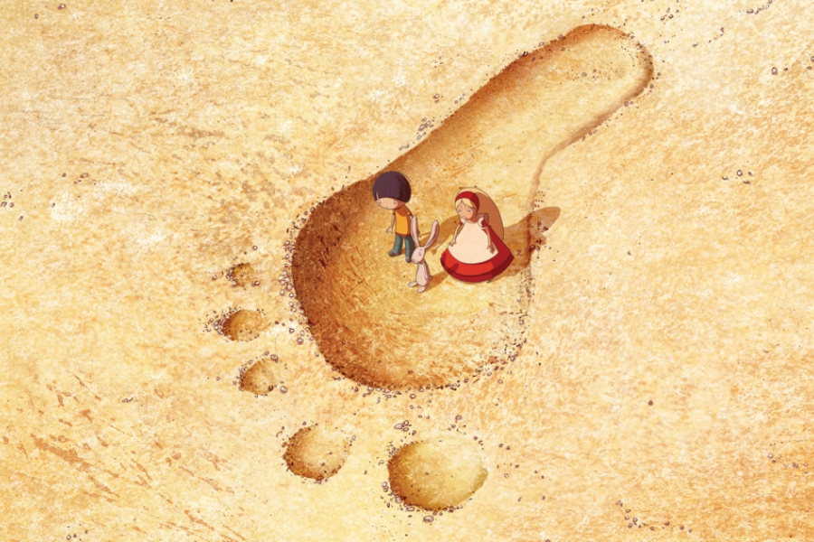 Deux personnages sont dans l'empreinte d'un pied dans le sable