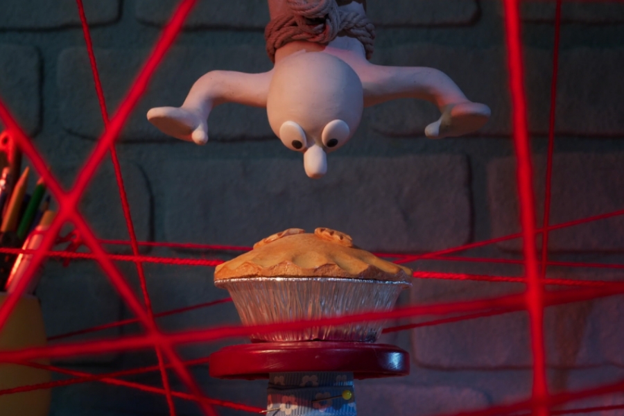 Morph évite les rayons laser pour voler un gâteau 