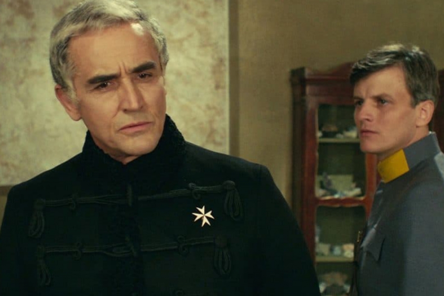 2 hommes en train de discuter