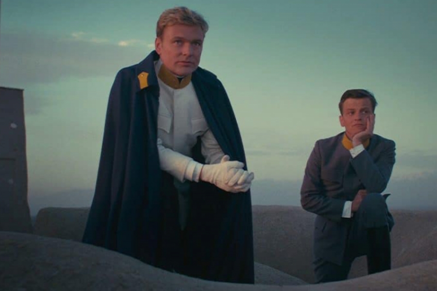 2 hommes en train de réfléchir