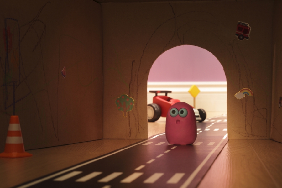 Toutes petites créatures dans un tunnel