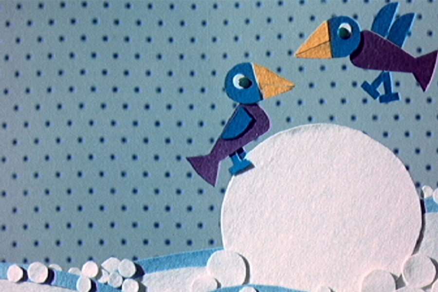 Oiseaux sur une boule de neige