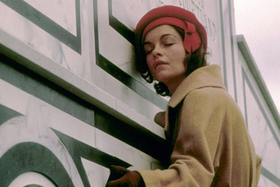 Femme, en train de rendre hommafe 