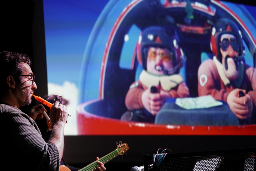 2 musiciens avec Hors piste en arrière plan