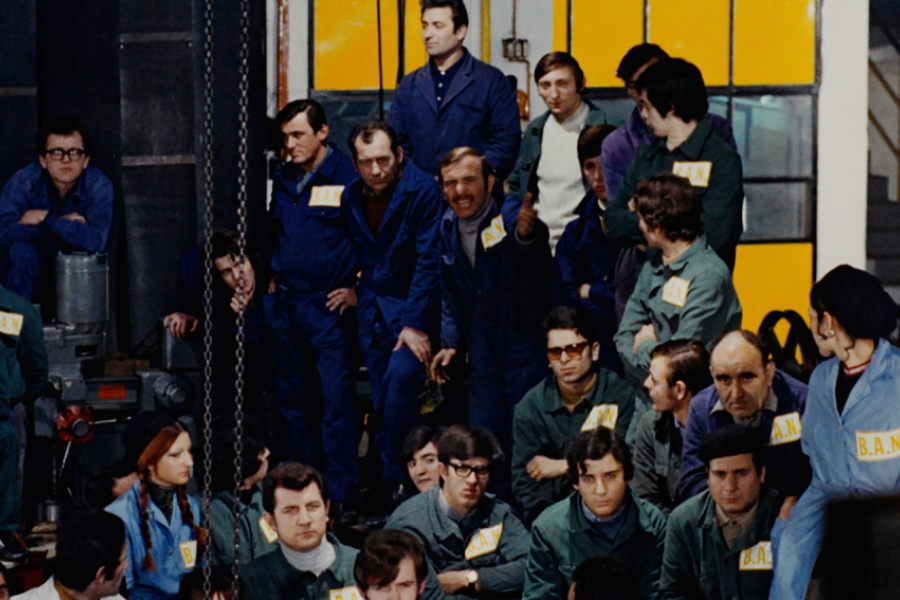 Photo avec beaucoup d'ouvriers