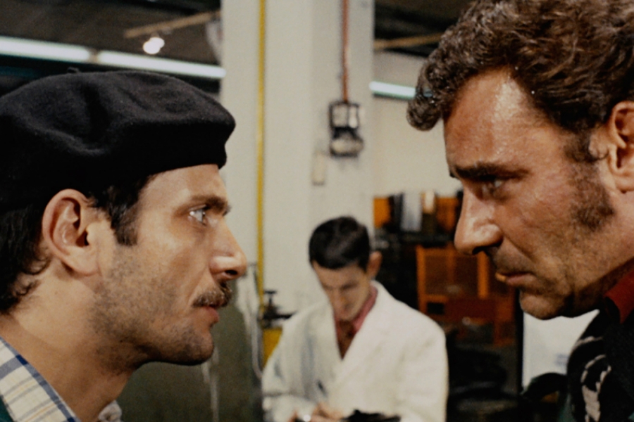 Deux hommes en gros plan, l'air en discorde