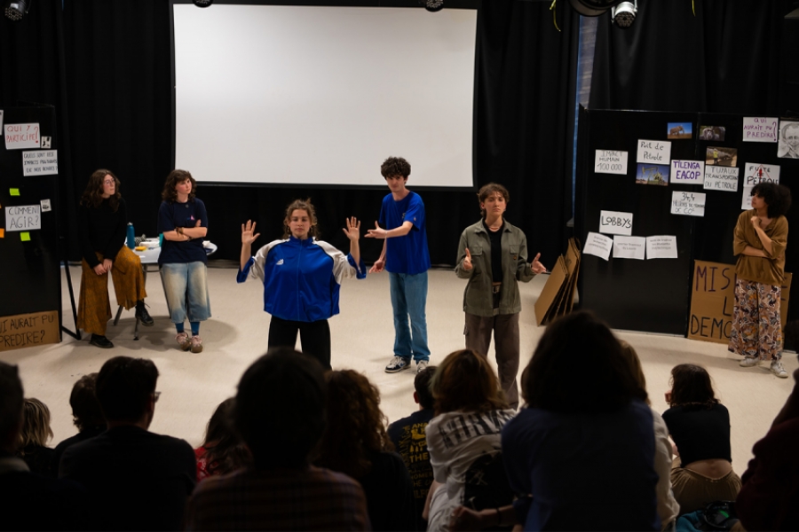 Etudiants en train de jouer