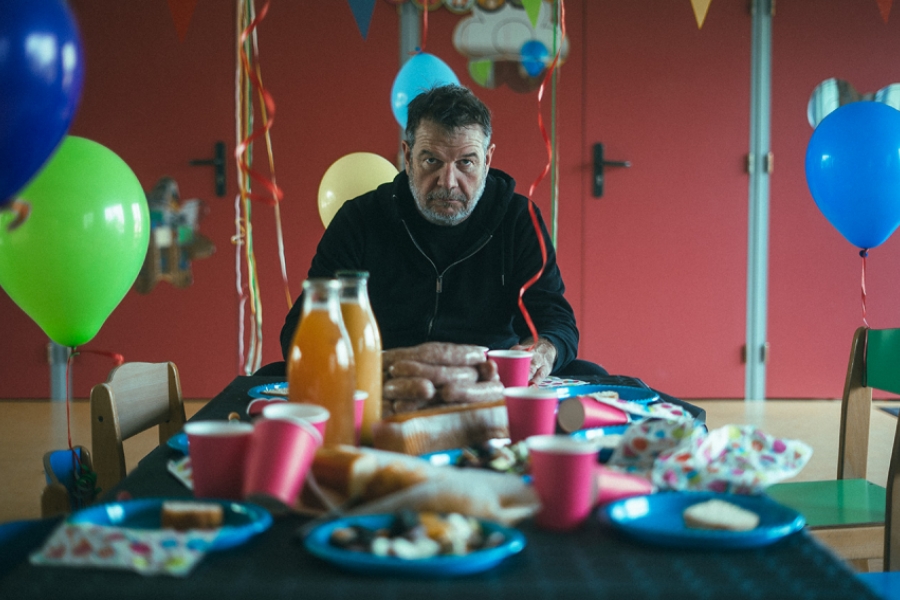 Interprète à une fête d'anniversaire, sans enfant