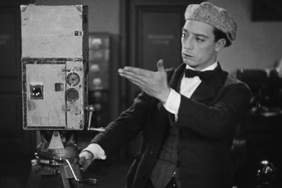 Buster Keaton montre sa caméra 