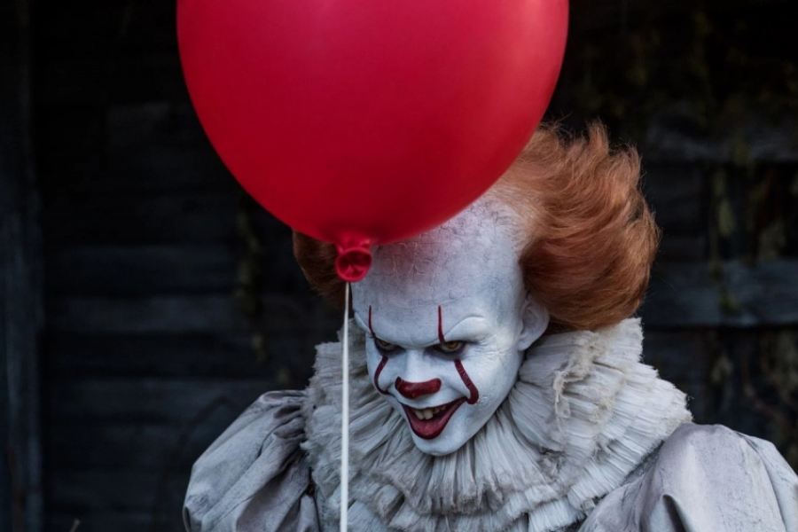 Clown avec le ballon rouge