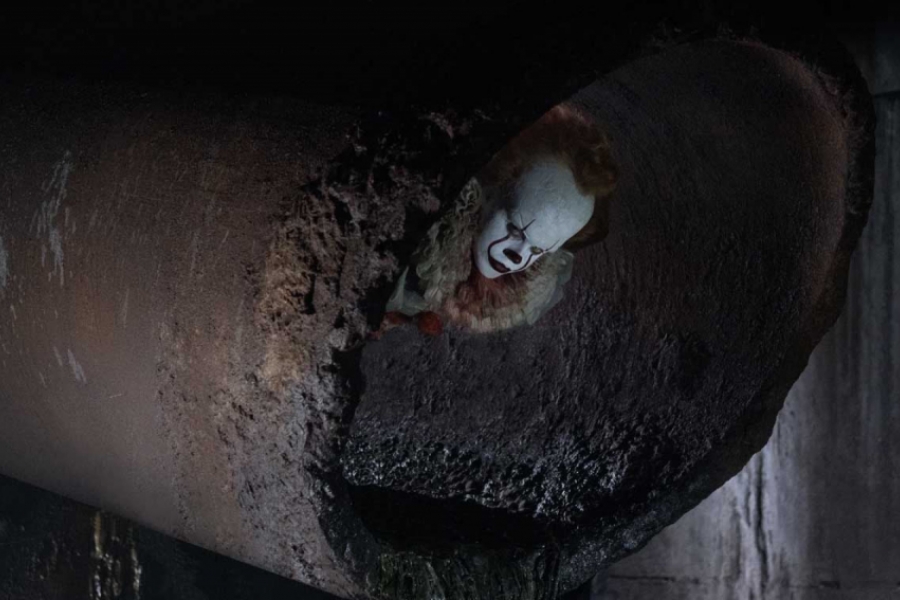 Clown caché dans un tuyau