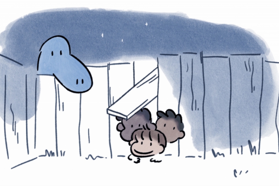 Enfants heureux, un monstre les observe 